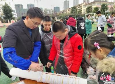 布里生“花”传承非遗 新都特校举行扎染文创手工艺技能培训