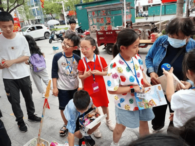 成长路上 有爱同行--临澧爱心人士开展义卖捐款活动
